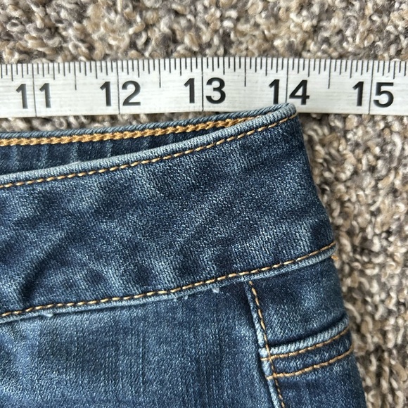 American Eagle dark wash Shortie shorts in like new condition size 4 - Picture 5 of 6